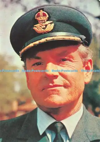 D085821 Kenneth More. Einer der wirklich internationalen Stars Großbritanniens. Portrays Station