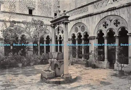 D093374 Dubrovnik. Dominikaner Kreuzgang mit dem Brunnen. Zadruzne Messer. Borba