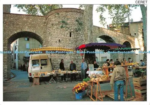 D096020 Ceret. Le marche place Pablo Picasso. La porte d Espagne XIV. siecle. Ob