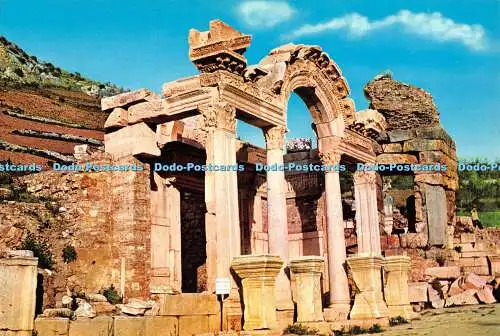 D096160 Izmir. P. Egenin Incisi. Tempel des Hadrianus. 130 A. D. Keskin Farbe. Nein