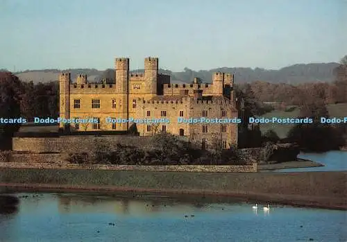 D103495 Leeds Castle bei Maidstone. Kent. Jungfrauenturm. Über tolles Wasser. Le