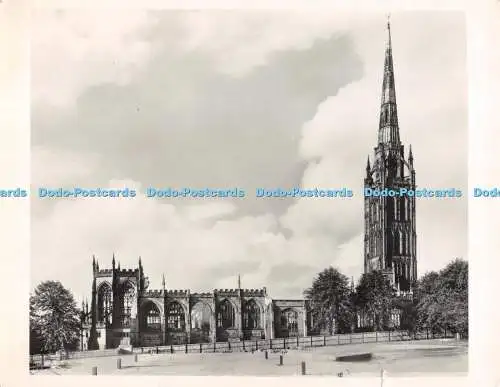 D110958 Turm und Ruinen der Kathedrale von Coventry vom New Cathedral Floor. 1956. Fr