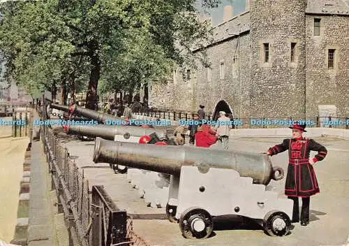 D117247 S. 9. Tower of London. Tower Wharf mit Thomas Tower und Traitors G