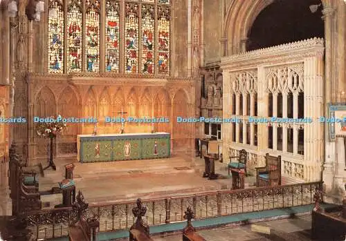 D115368 Avon. Bath Abbey. The Sanctuary. Das Kreuz und die Kerzenständer in der Höhe