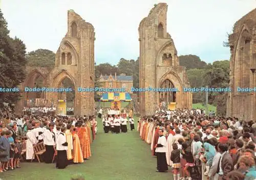 D115452 Glastonbury Abbey. Die Jahreswallfahrt am letzten Samstag im Juni. W