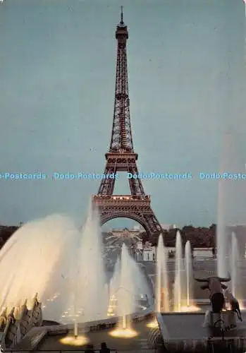 D117730 Paris. la nuit. La Tour Eiffel. Lyna. 1977