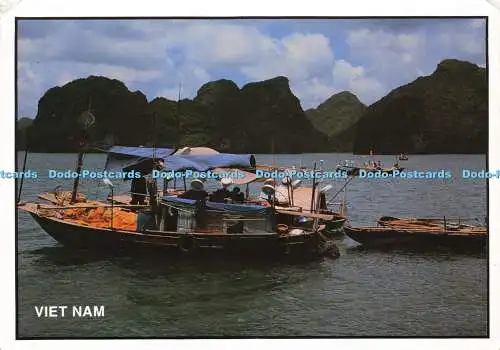 D156265 Vietnam. Fischmänner der Ha Long Bucht. Hoang Minh Phuong