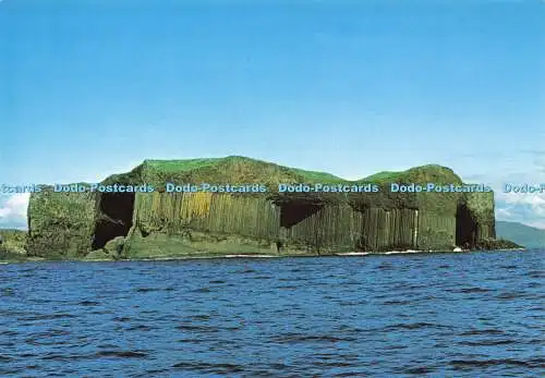 D157973 Die Insel Staffa zeigt Fingerhöhle auf der rechten Seite. Jarrold