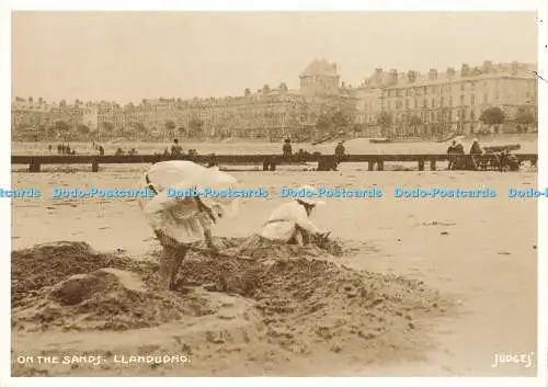 D156982 Llandudno. Auf dem Sand. Richter. A. 800