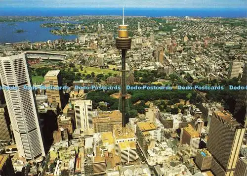 D157137 Der Sydney Tower dominiert die Skyline. Gegen die östlichen Vororte