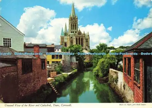 D160322 Cornwall. Ungewöhnlicher Blick auf den Fluss und die Kathedrale. Truro. John Hinde. E.