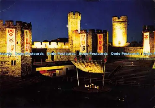 D161819 Innenraum der Burg Caernarvon mit Flutlicht. J. Arthur Dixon