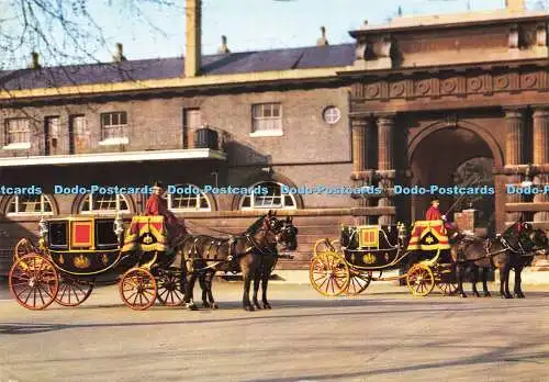 D162110 Buckingham Palace. The Royal Mews. Topische Presse. Pitkin Bild Postc