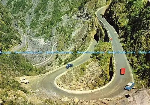 D165810 Norwegen. Der Blick von der geschwungenen Straße im Mabo-Tal. N. Loyning