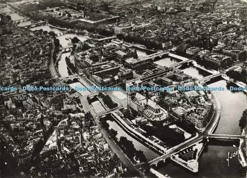 D164678 Paris En Avion. La Seine et l ile De la Cite. Yvon. 1950