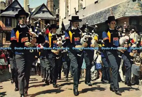 D166838 La Bretagne en Couleurs. Quimper. Grandes Fetes de Cornouaille. Jos. Mex