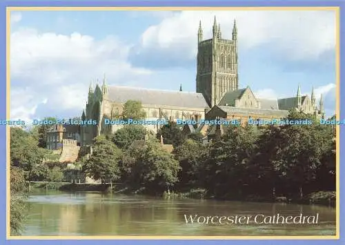 D162621 Worcester Cathedral. Mit Blick auf den schönen County Cricket Ground. Ju