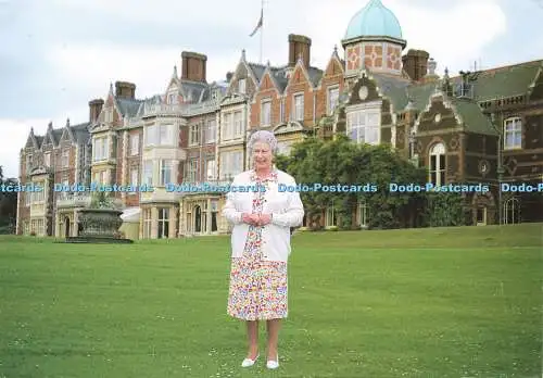 D166196 H. M. The Queen at Sandringham House. Jarrold