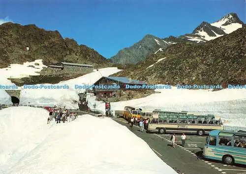 D180132 Sustenpass. Passhöhe 2224 m. u. M. im Fruhsommer mit dem Stucklistock. P