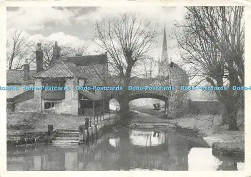 D182308 zieht Fähre auf dem Fluss Wensum bei Norwich. Archant. Eastern Daily Press