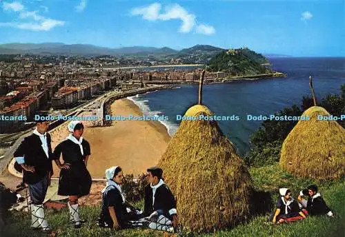 D183979 Donostia. San Sebastian. Blick vom Berg Ulia und typische Paare. Fu