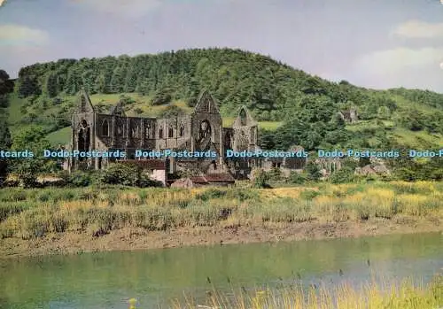 D182552 Monmouthshire. Tintern Abbey. Von der anderen Seite des Flusses Wye. Ministry of Pub