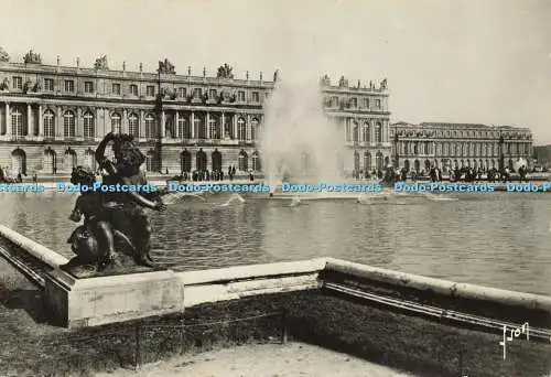 D181102 Versailles. Seine et Oise. Facade du Palais Sur les Parterres d eau. Yvo