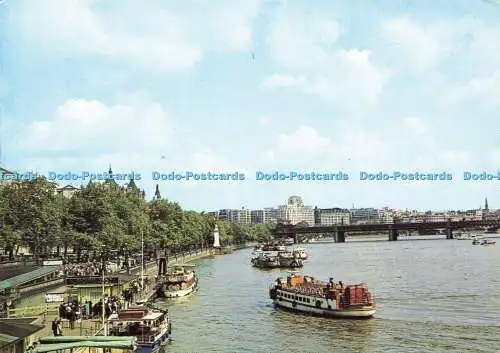 D184313 London. Themse und Sportboote am Westminster Pier. Richter. C 3