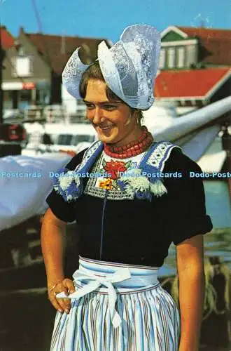 D184545 Volendam. Holland. Frau in Volkstracht. Van Gelderen