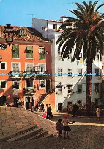 D184705 Lissabon. Portugal. Ein Platz in Alfama. Centro de Caridade Nossa Senhora do