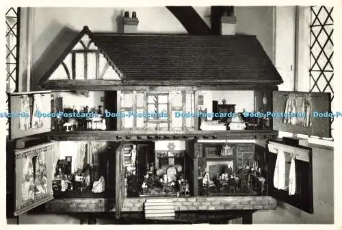 D188057 Warwick Puppenmuseum. Ein feines englisches Puppenhaus im Tudor-Design mit Nin