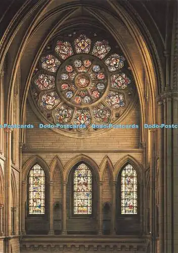 D185093 Truro Cathedral. Das südliche Transept zeigt das Rosenfenster von Mem