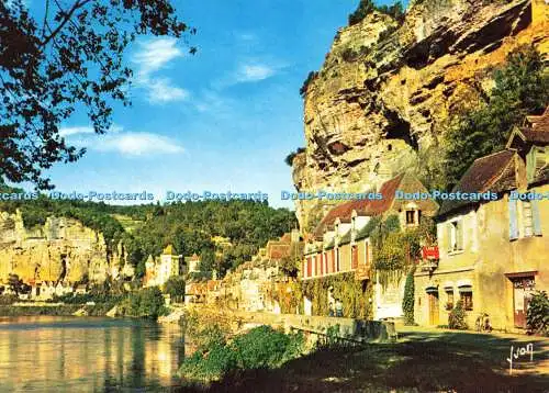 D189940 La Roque Gageac. Dordogne. Les Bords de la Dordogne. Dans le Fond. le Ch