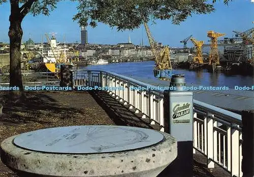 D188564 Nantes. Loire Atlantique. Le Belvedere Ste Anne Surplombant le Port. Mie