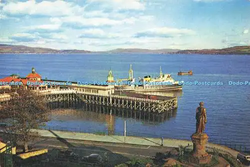 D188880 Schottland. Dunoon Pier. Vom Schloss mit Blick auf Gourock über die Tanne