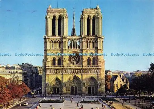 D190625 Paris. 565. Fassade de Notre Dame. Chantal. 1982