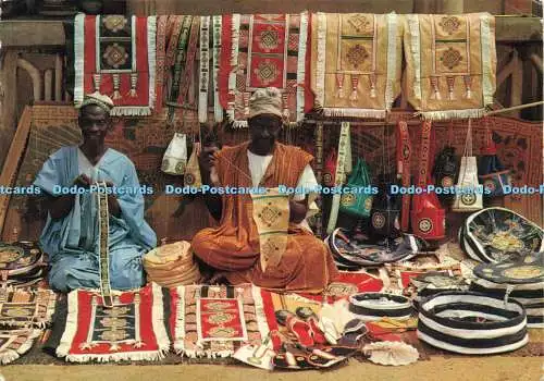 D190864 Leather Art Maker. Westnigeria. Jackie Phillips Fotos. 1965