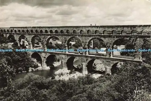 D191143 Le Pont du Gard. Yvon