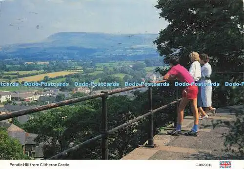 D191145 Pendle Hill von Clitheroe Castle. E. T. W. Dennis. Fotofarbe. Russell