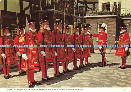 D189500 London. Inspektion von Yeoman Warders und Gaoler im HM Tower of London. C