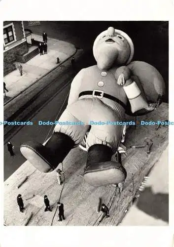 D191725 Macy Thanksgiving Day Parade. Fotofolio. Weegee. 1962