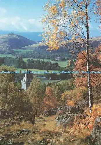 D191727 Aberdeenshire. Crathie. Crathie Parish Church und Dee Valley. Jarrold