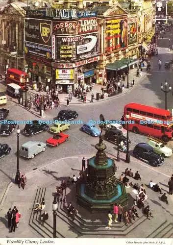 D168030 London. Piccadilly Circus. John Hinde. 1971