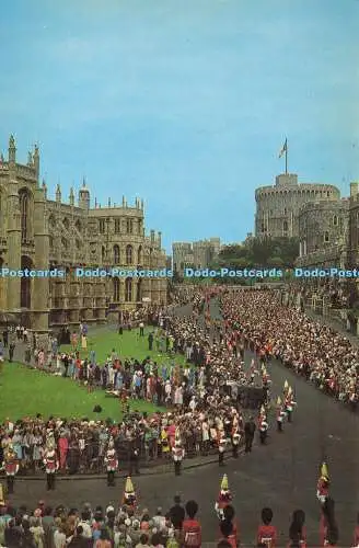 D168315 Die Strumpfbandprozession auf Windsor Castle. Die fotografische Grußkarte.