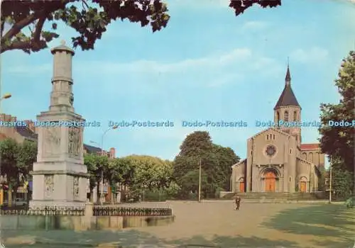 D170474 Montceau Les Mines. Saone und Loire. La Place de l Eglise et le Monument