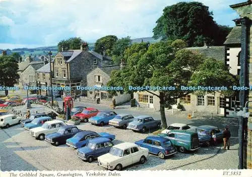 D170775 Yorkshire Dales. Das gepflasterte Quadrat. Grassington. Bamforth