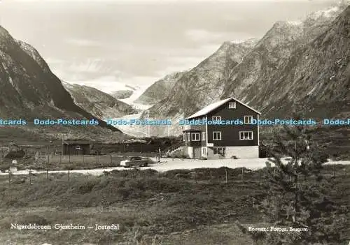 D170936 Nigardsbreen Gjestheim. Jostedal. L. Bergum