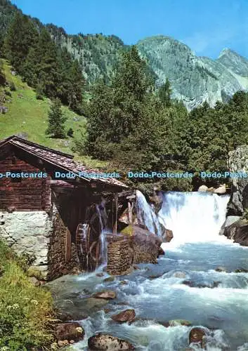 D169118 Wasserfall in der Nähe des Hauses. Alpine Luftbild