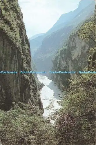 D174574 Tiger Leaping Gorge. Yunnan China