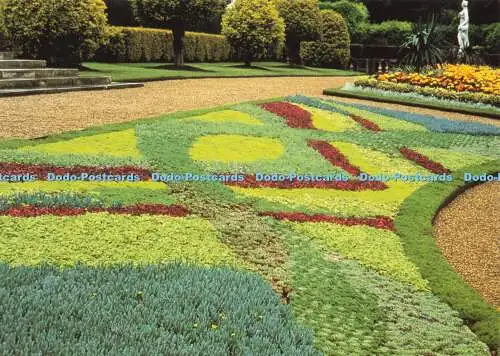 D177980 Waddesdon. Rothschild Kollektion. The Parterre Featuring John Hubbard Ca